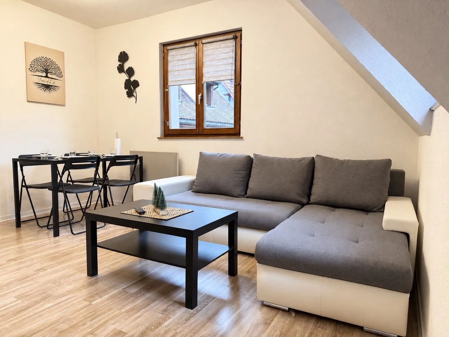 Séjour lumineux d'un appartement géré par La Conciergerie d'Alsace à Turckheim